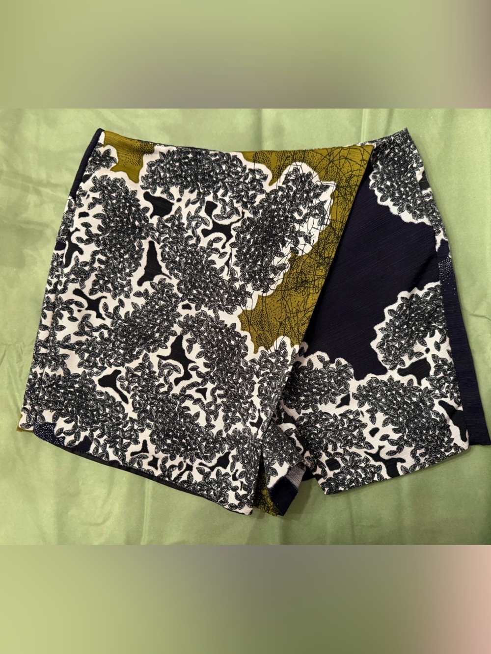 NWOT Topshop Mini Leaf Print Skort